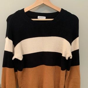 Vestique Size Small Sweater